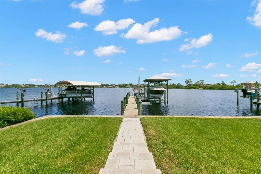 636 Bayshore Drive Tarpon Springs FL 34689