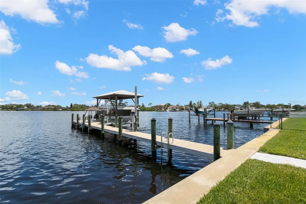 636 Bayshore Drive Tarpon Springs FL 34689