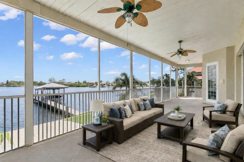 636 Bayshore Drive Tarpon Springs FL 34689