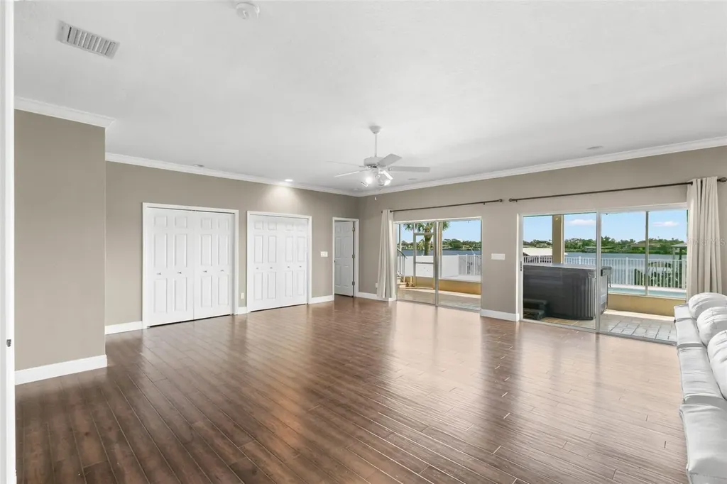 636 Bayshore Drive Tarpon Springs FL 34689