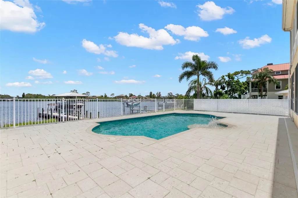 636 Bayshore Drive Tarpon Springs FL 34689