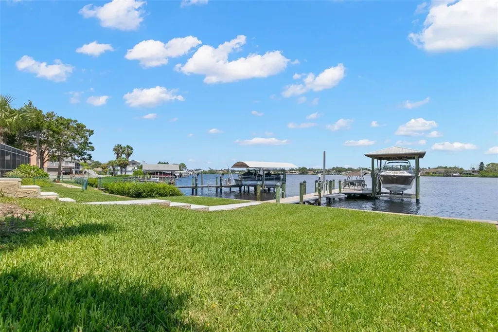 636 Bayshore Drive Tarpon Springs FL 34689