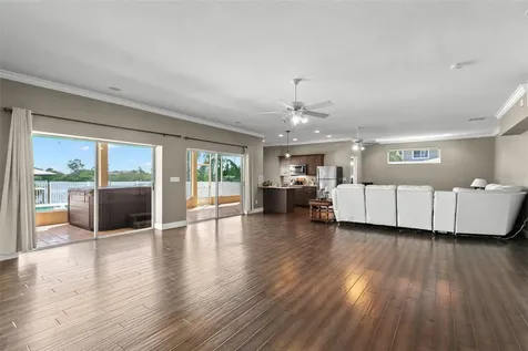 636 Bayshore Drive Tarpon Springs FL 34689