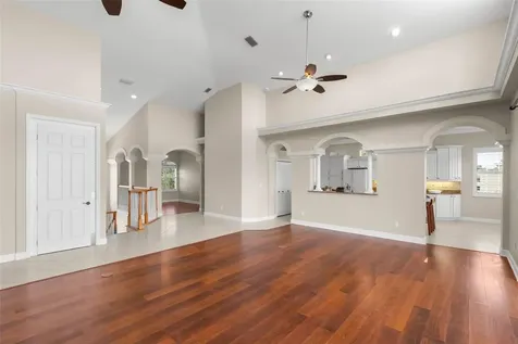 636 Bayshore Drive Tarpon Springs FL 34689