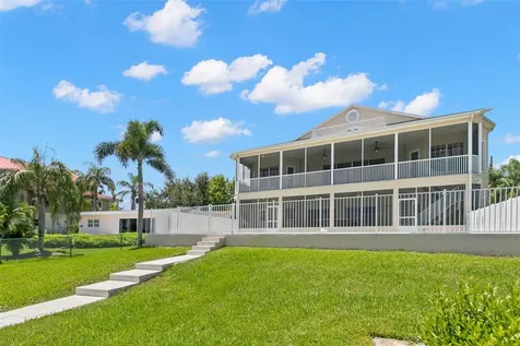 636 Bayshore Drive Tarpon Springs FL 34689