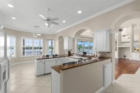 636 Bayshore Drive Tarpon Springs FL 34689