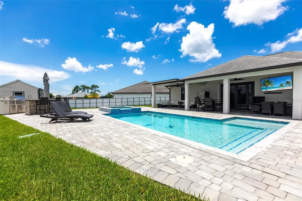 217 SW 10th Place Cape Coral FL 33991