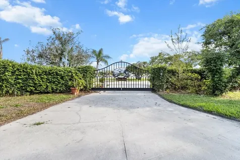 519 NW 7th Avenue Crystal River FL 34428