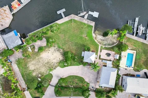 519 NW 7th Avenue Crystal River FL 34428