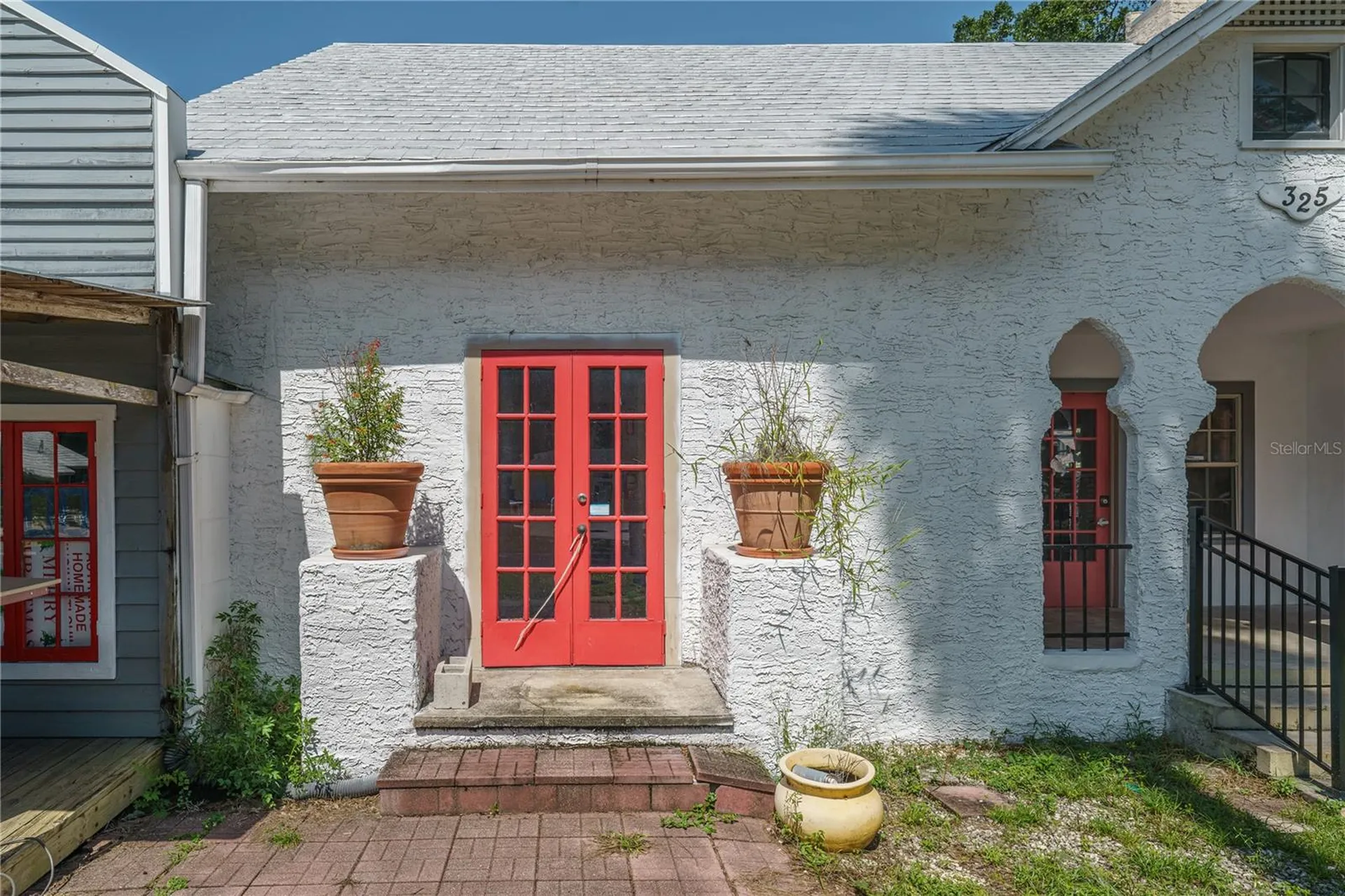 325 S Highland Street Mount Dora FL 32757