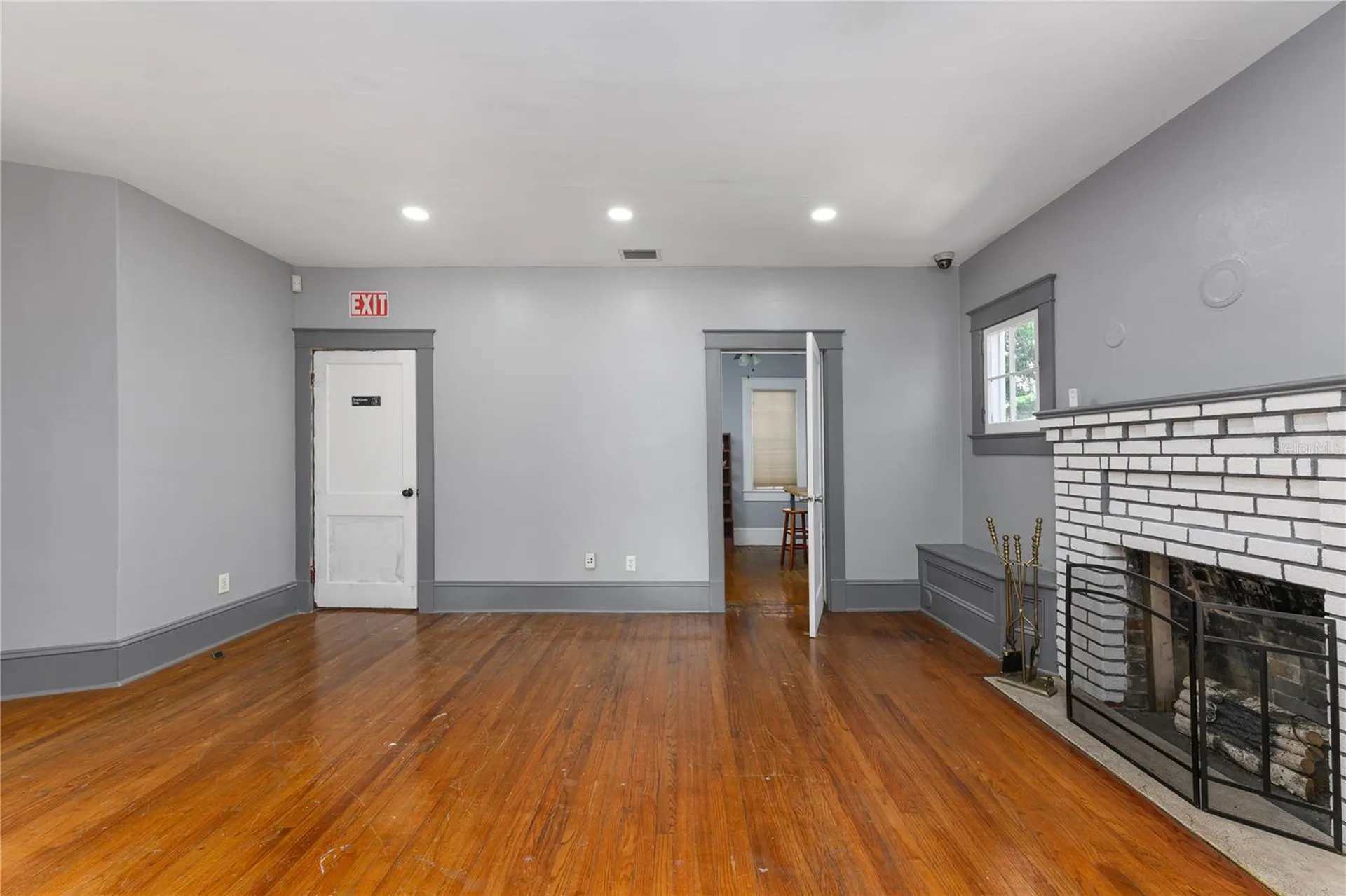 325 S Highland Street Mount Dora FL 32757