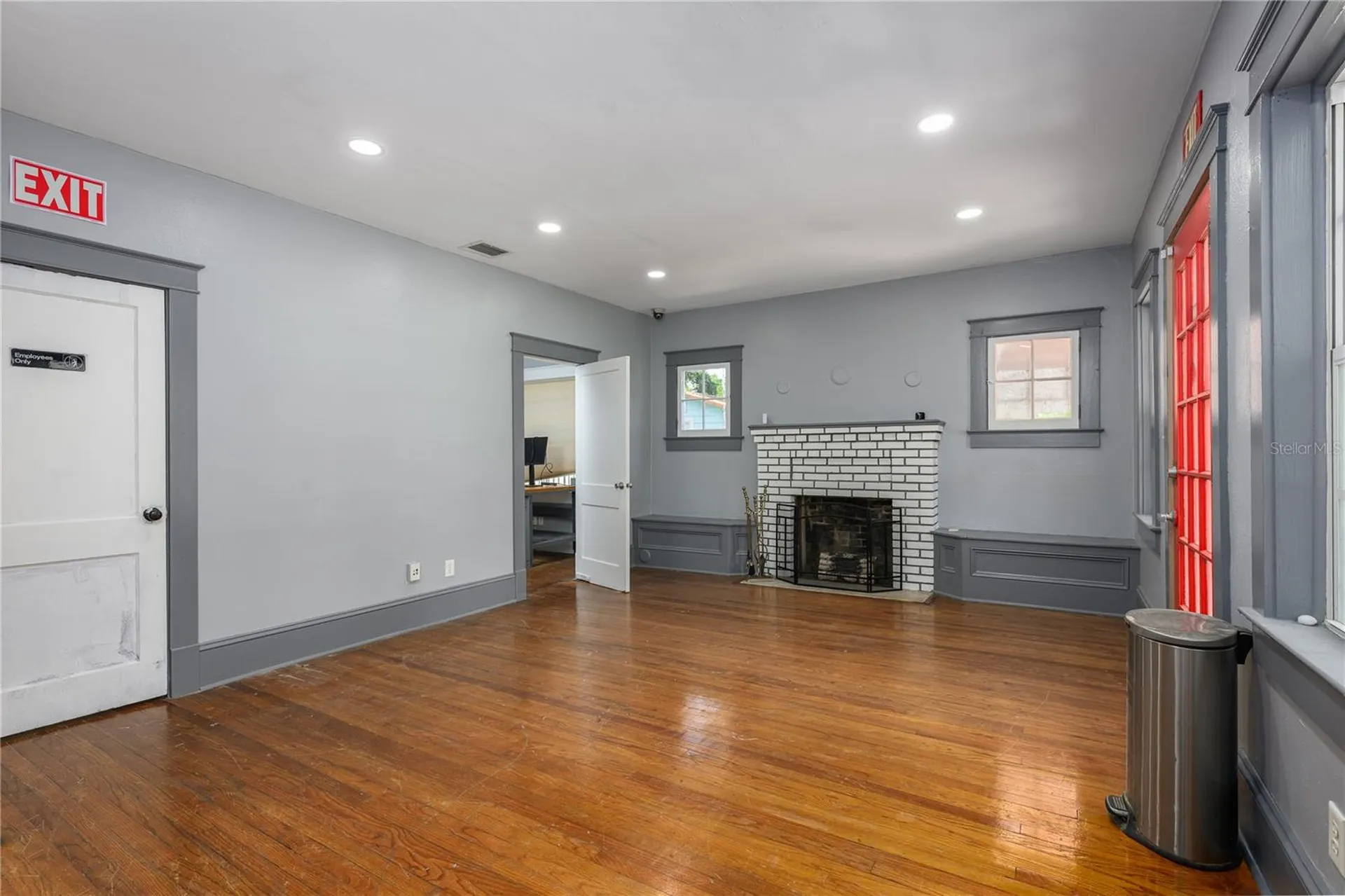 325 S Highland Street Mount Dora FL 32757