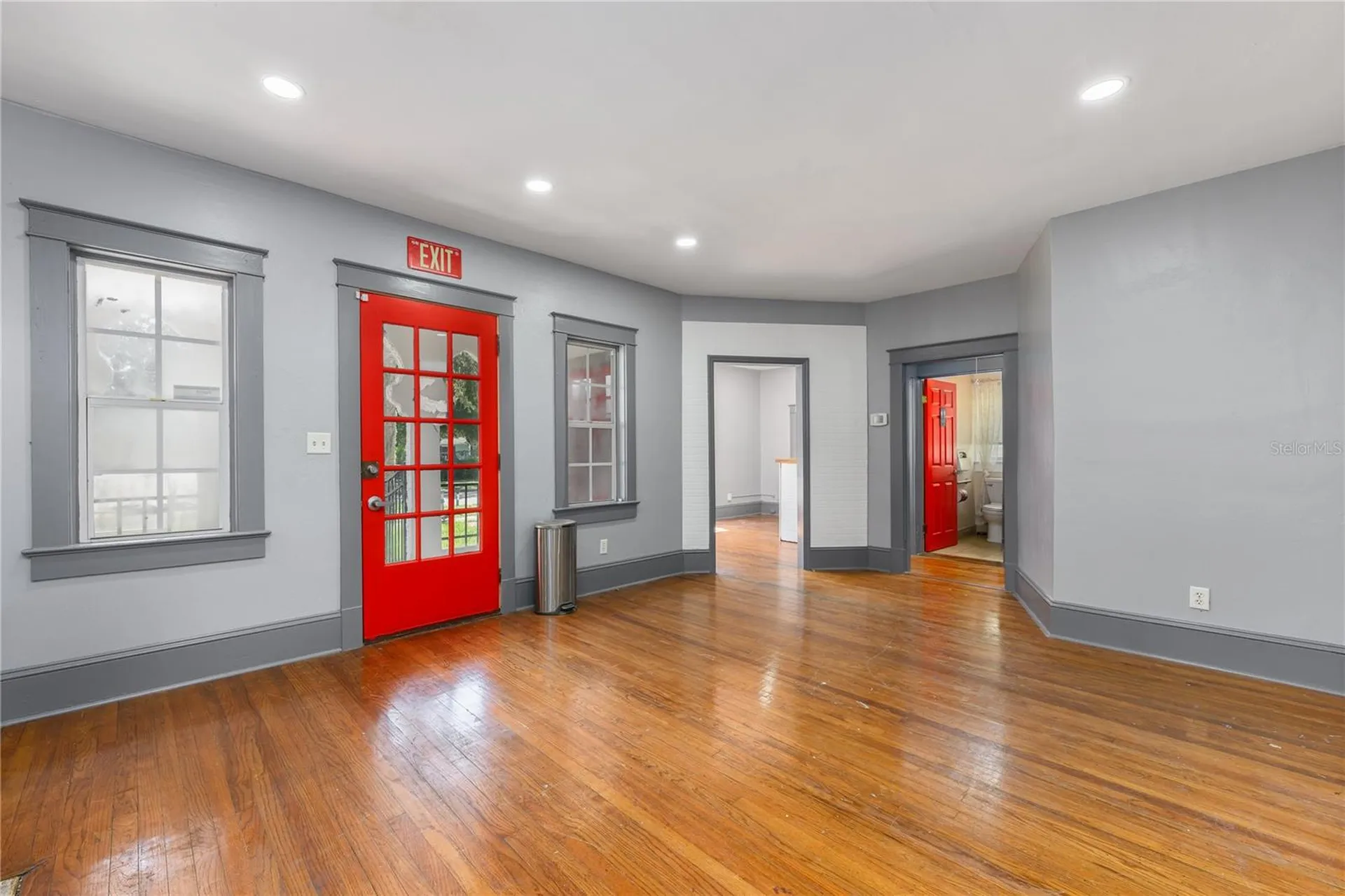 325 S Highland Street Mount Dora FL 32757