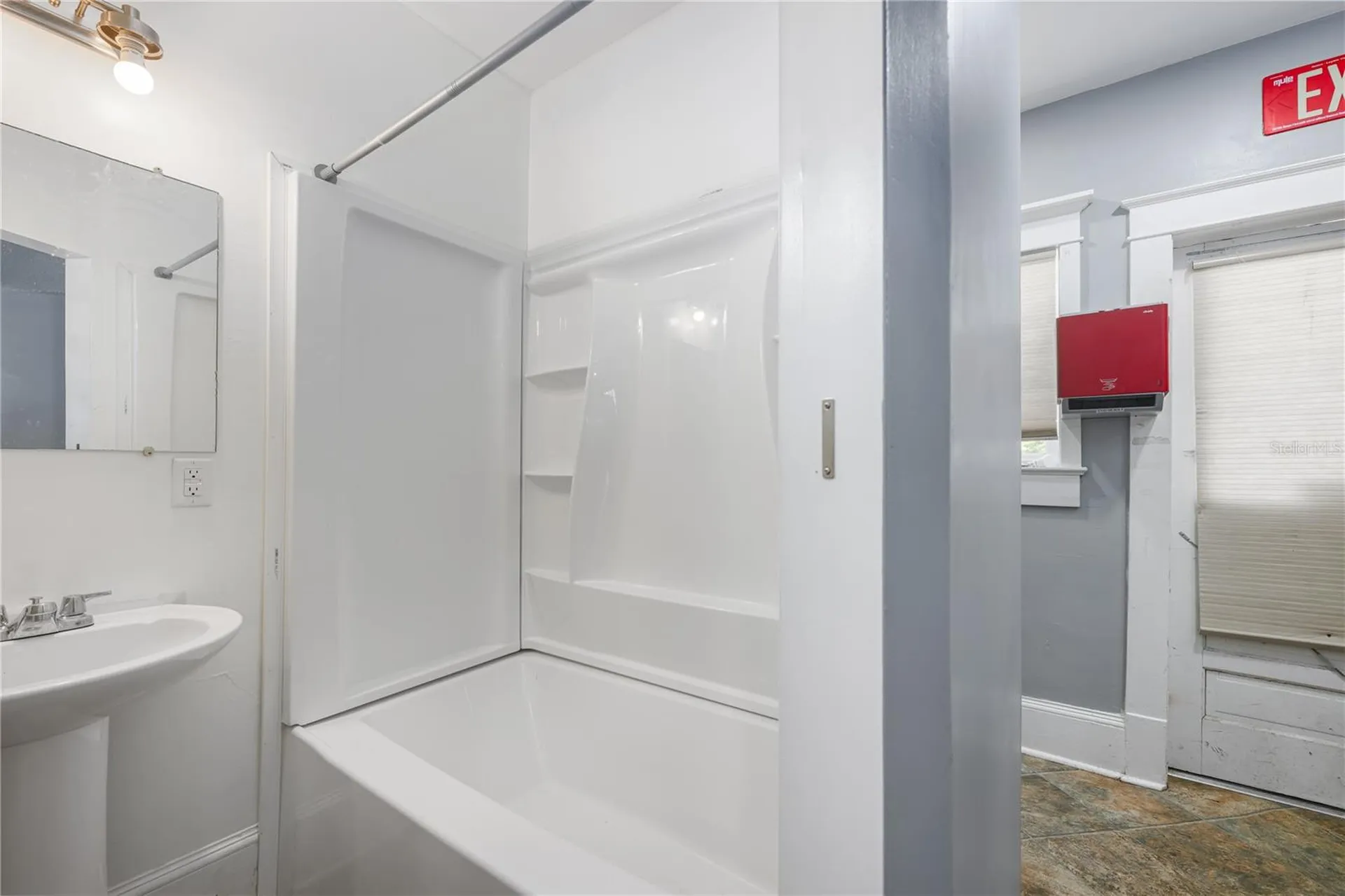 325 S Highland Street Mount Dora FL 32757