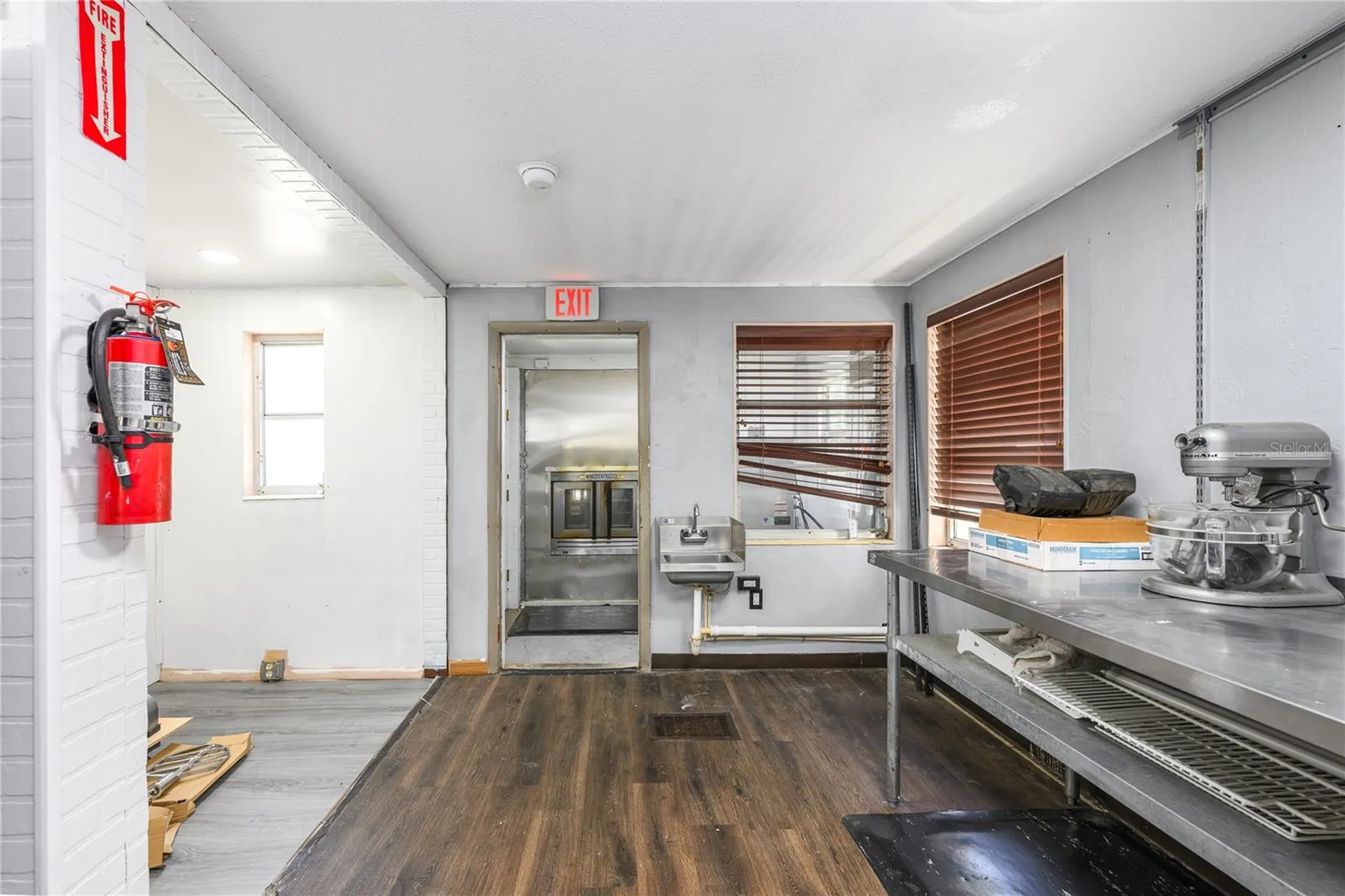 325 S Highland Street Mount Dora FL 32757