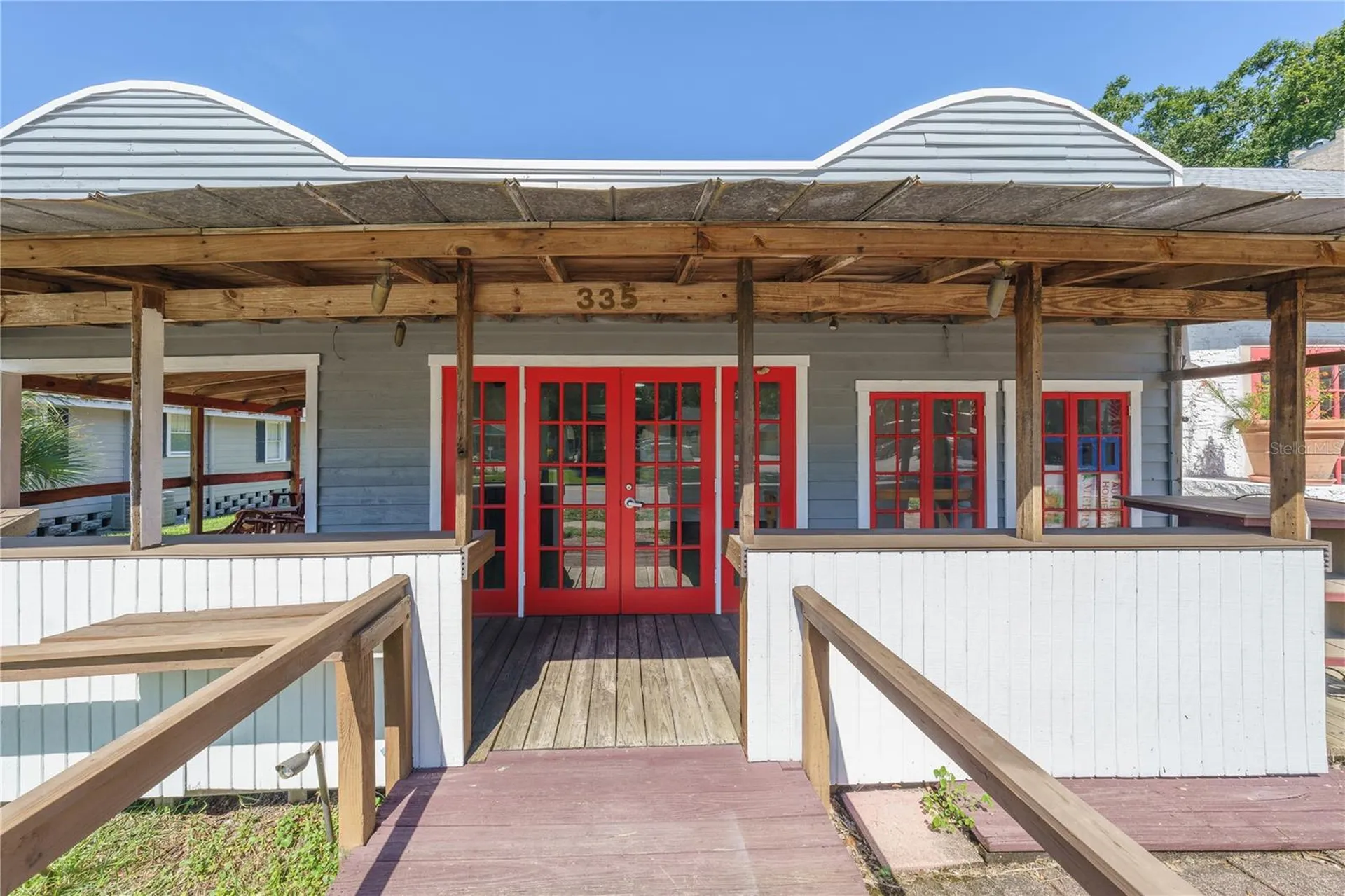 325 S Highland Street Mount Dora FL 32757