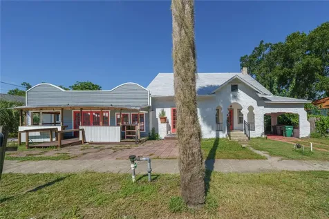 325 S Highland Street Mount Dora FL 32757