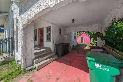 325 S Highland Street Mount Dora FL 32757