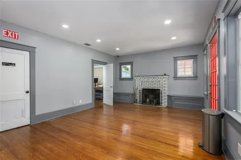 325 S Highland Street Mount Dora FL 32757