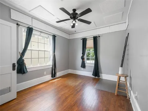 325 S Highland Street Mount Dora FL 32757