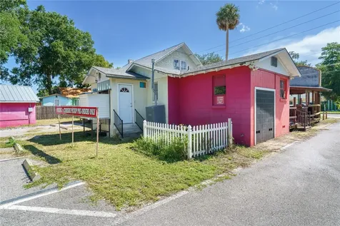 325 S Highland Street Mount Dora FL 32757