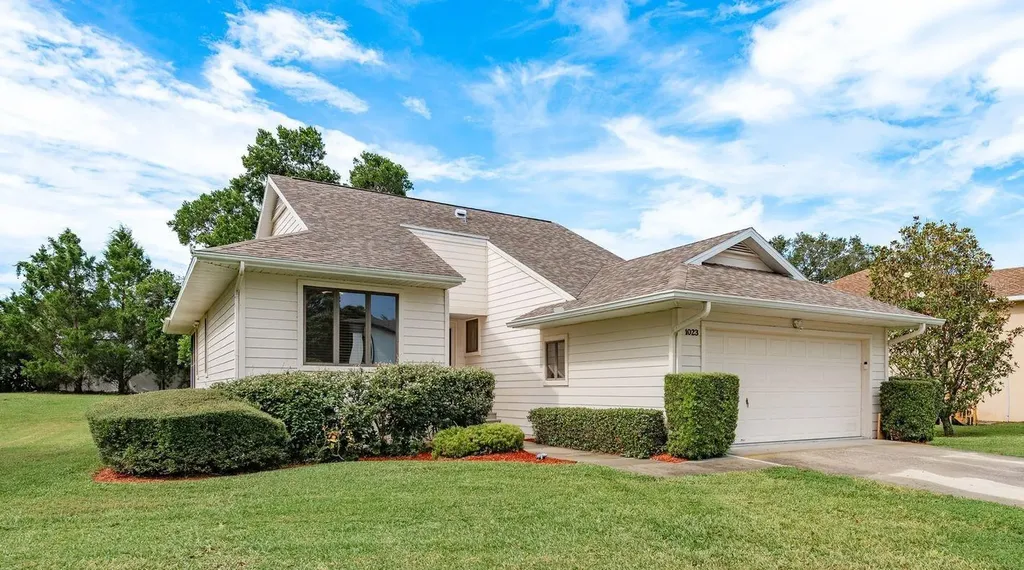 1023 Lake Avoca Place Tarpon Springs FL 34689