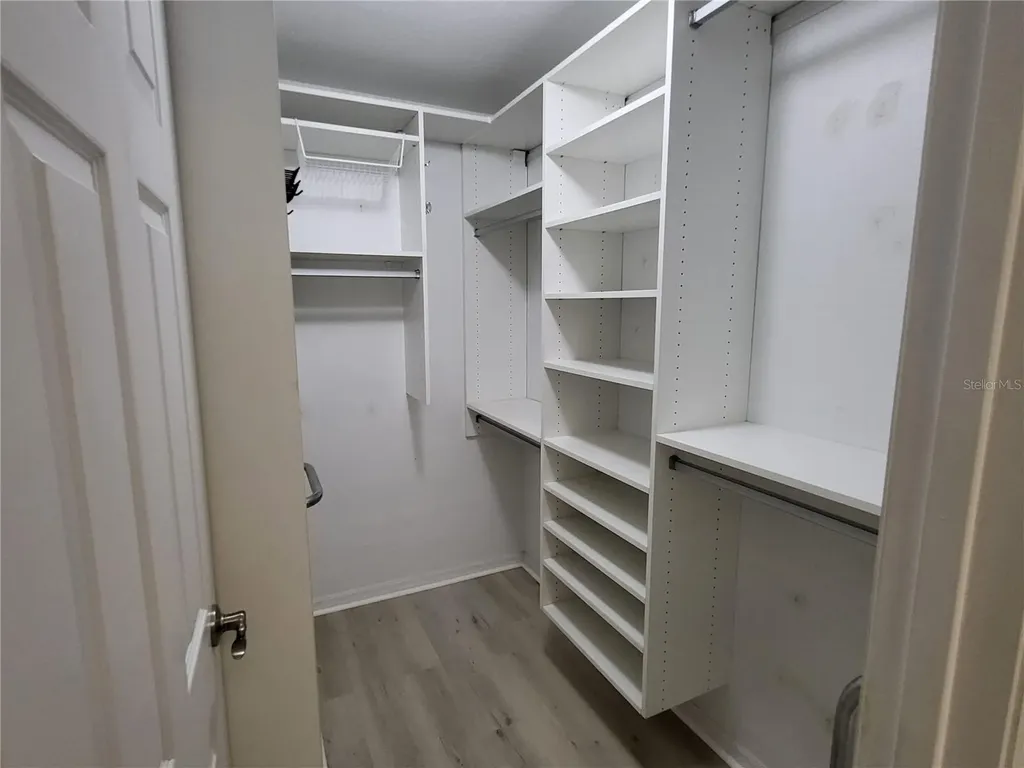 1023 Lake Avoca Place Tarpon Springs FL 34689