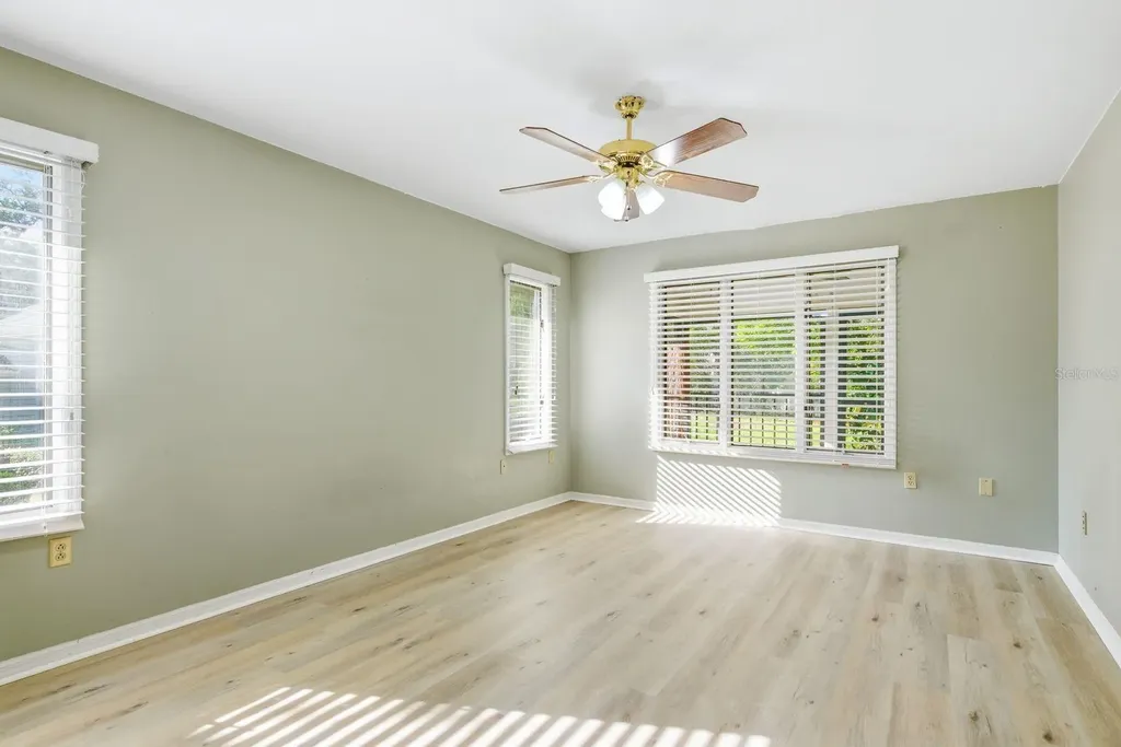 1023 Lake Avoca Place Tarpon Springs FL 34689