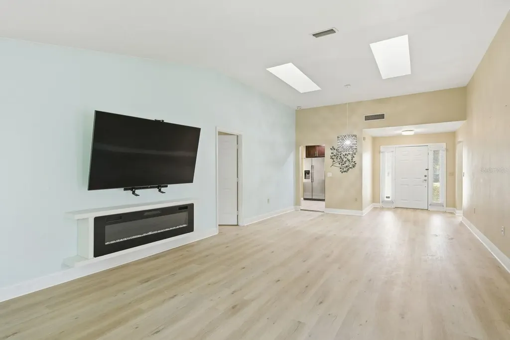 1023 Lake Avoca Place Tarpon Springs FL 34689