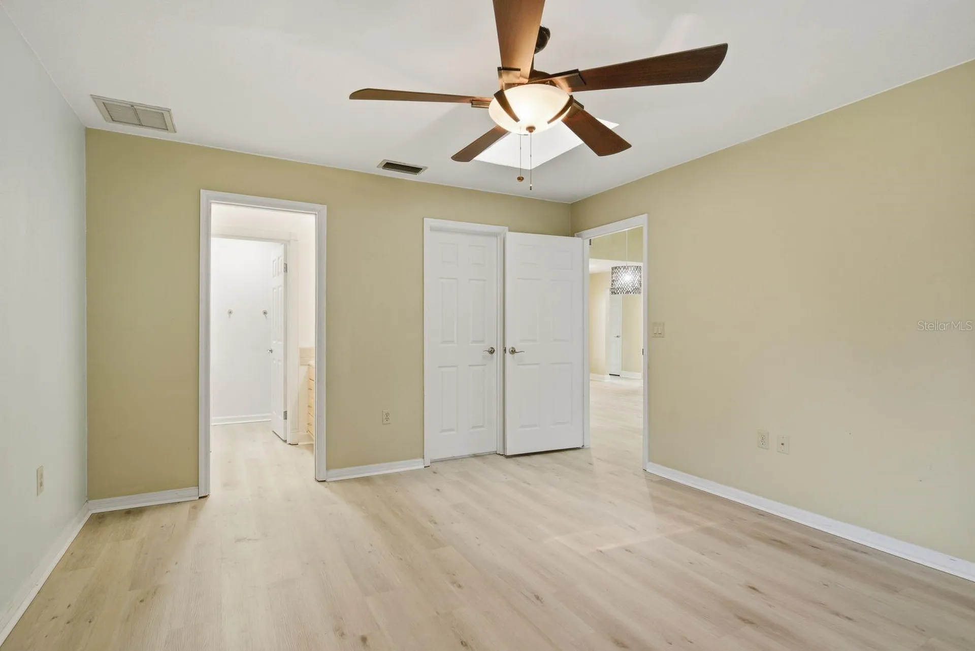 1023 Lake Avoca Place Tarpon Springs FL 34689