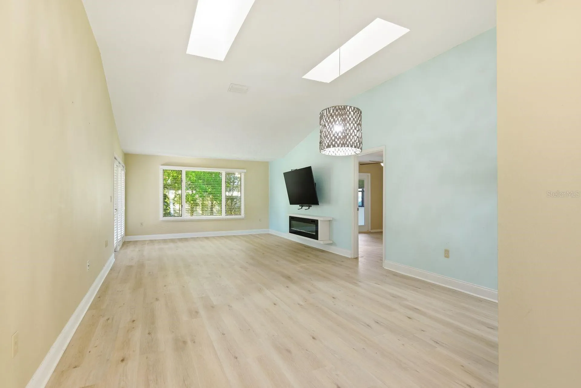 1023 Lake Avoca Place Tarpon Springs FL 34689