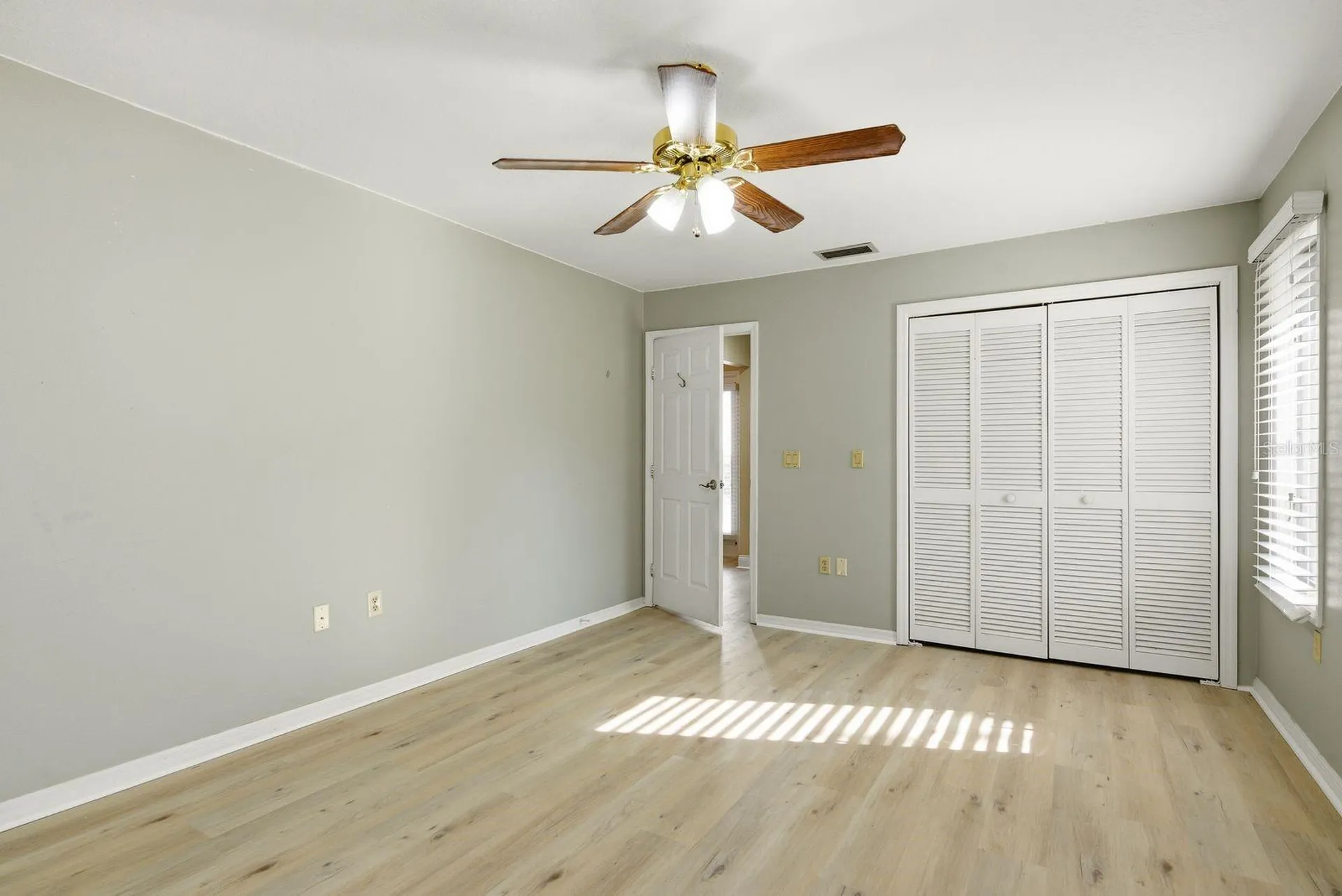 1023 Lake Avoca Place Tarpon Springs FL 34689