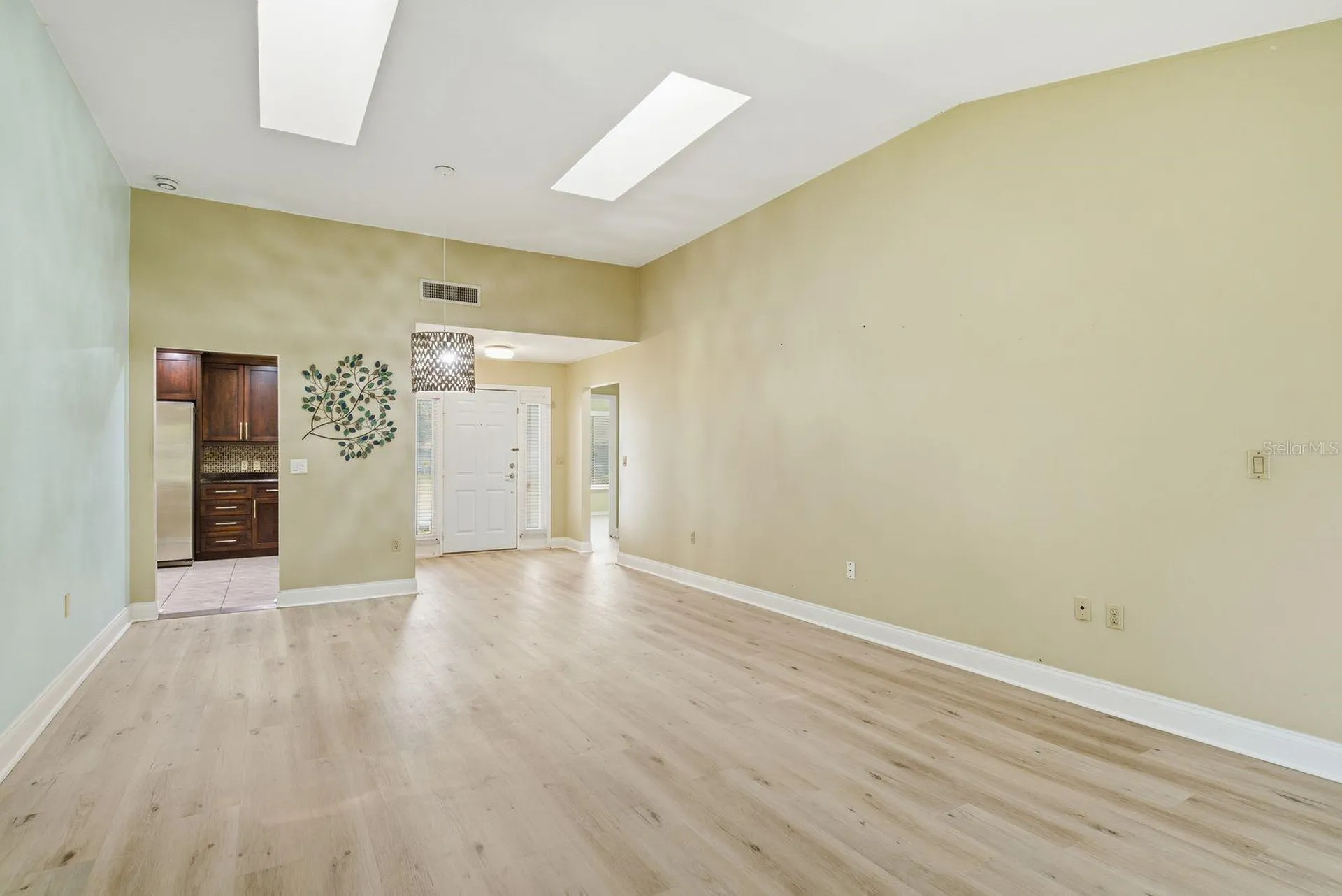 1023 Lake Avoca Place Tarpon Springs FL 34689