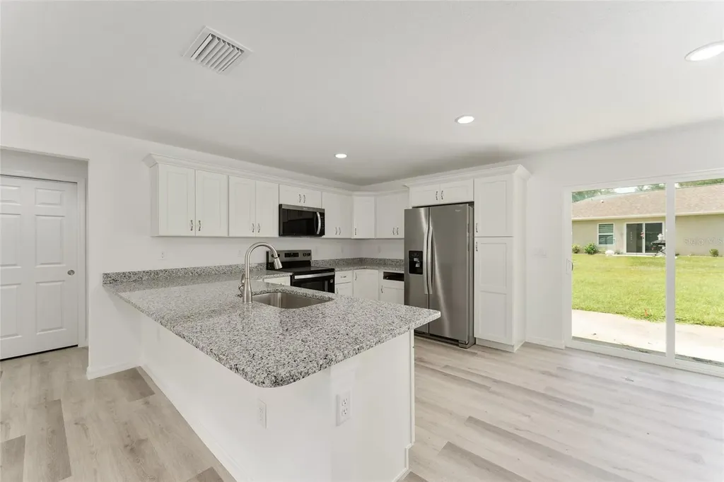 13027 NE 5th Place Silver Springs FL 34488