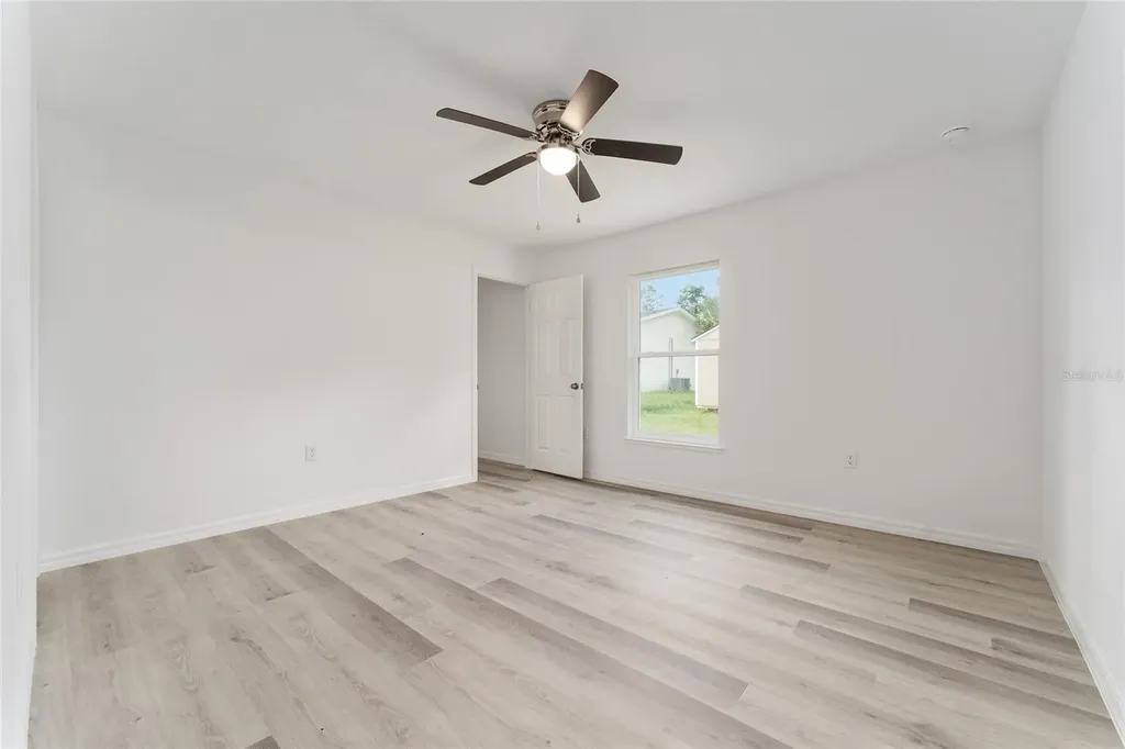 13027 NE 5th Place Silver Springs FL 34488