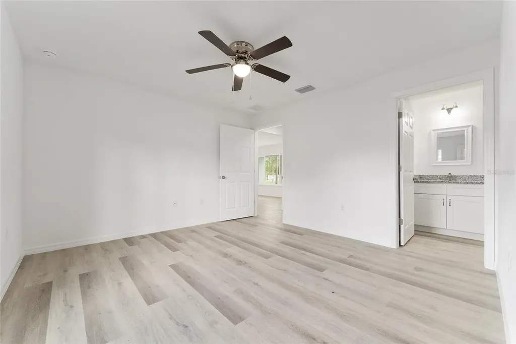 13027 NE 5th Place Silver Springs FL 34488