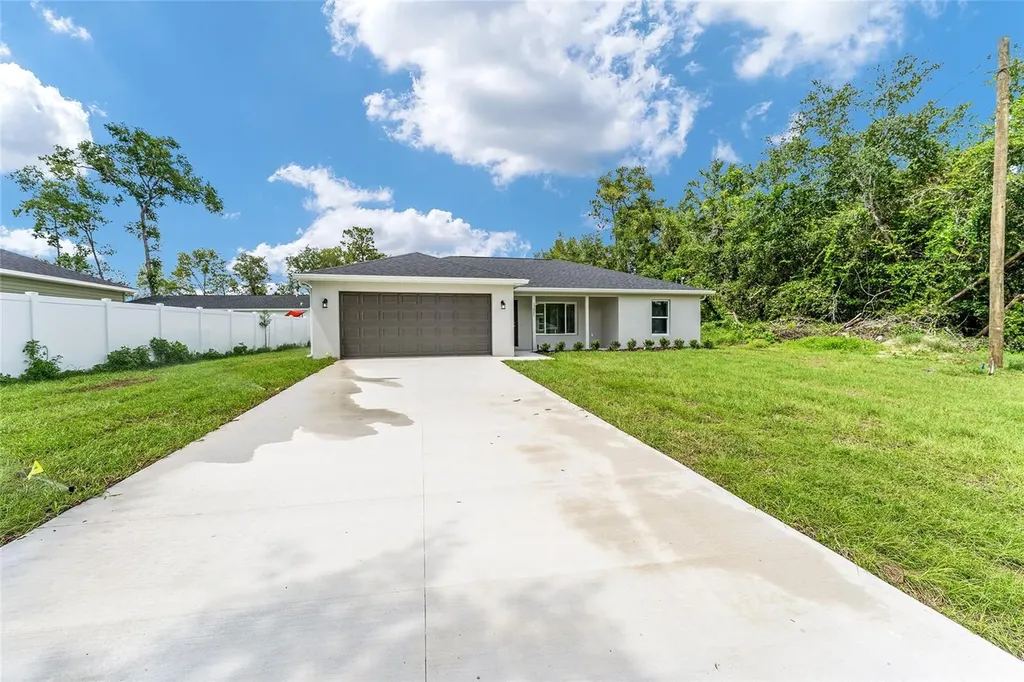 13027 NE 5th Place Silver Springs FL 34488