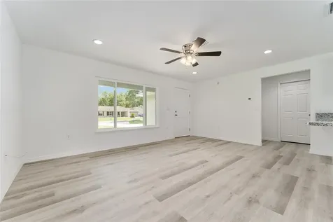13027 NE 5th Place Silver Springs FL 34488