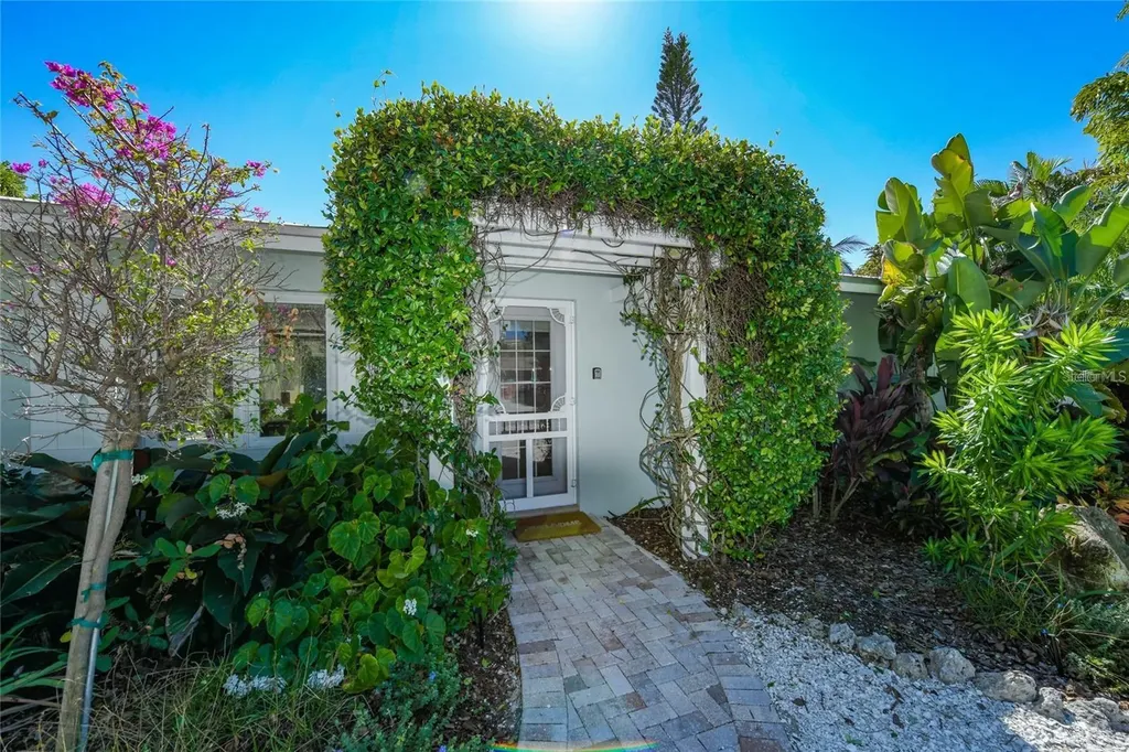 207 Peacock Lane Holmes Beach FL 34217
