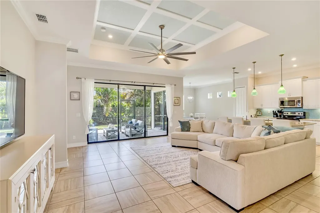 6615 35th Court E Sarasota FL 34243
