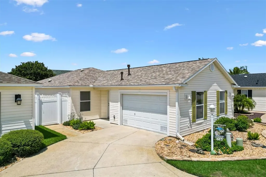 863 Drakeswood Avenue The Villages FL 32162