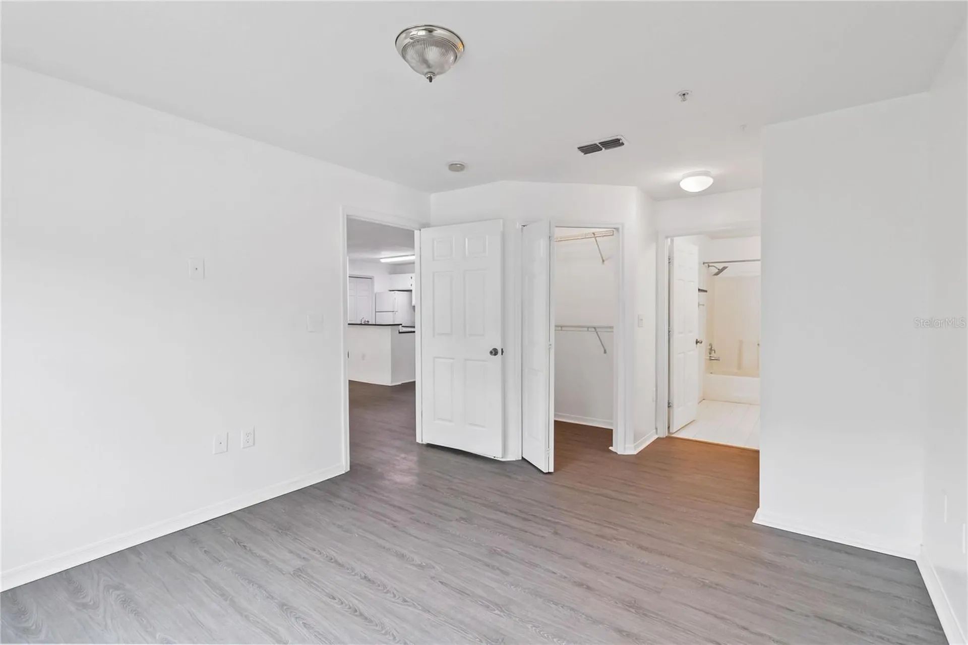 5459 Vineland Road Orlando FL 32811