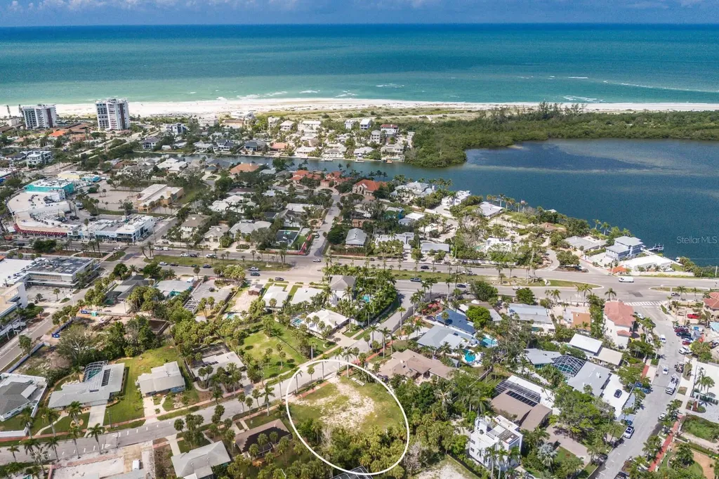 204 N Adams Drive Sarasota FL 34236