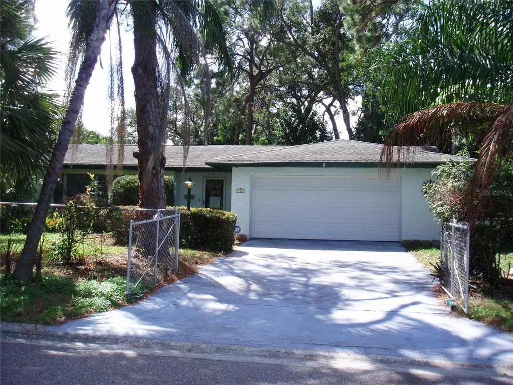 120 SW Monroe Circle N St Petersburg FL 33703
