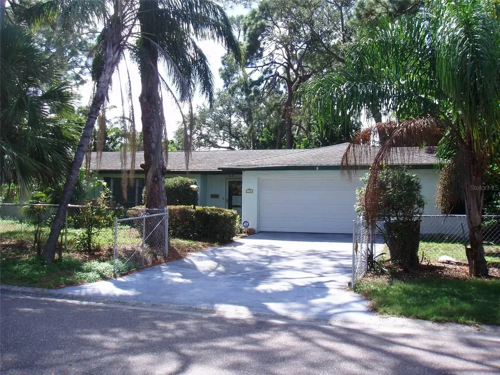 120 SW Monroe Circle N St Petersburg FL 33703