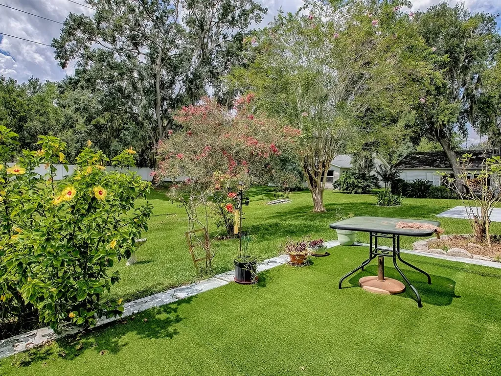 642 Glen Oaks Drive Leesburg FL 34748