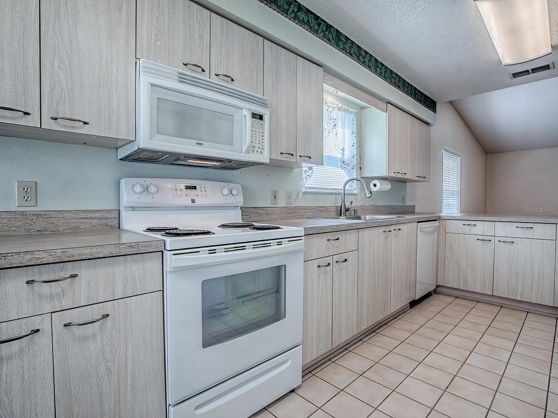 642 Glen Oaks Drive Leesburg FL 34748