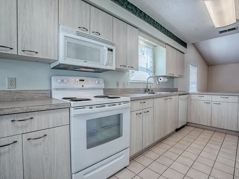 642 Glen Oaks Drive Leesburg FL 34748