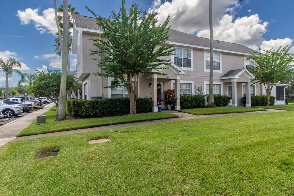 737 Kensington Lake Circle Brandon FL 33511