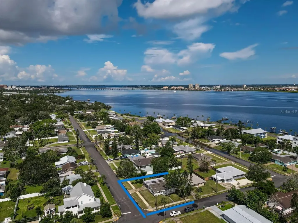 102 20th Street NE Bradenton FL 34208